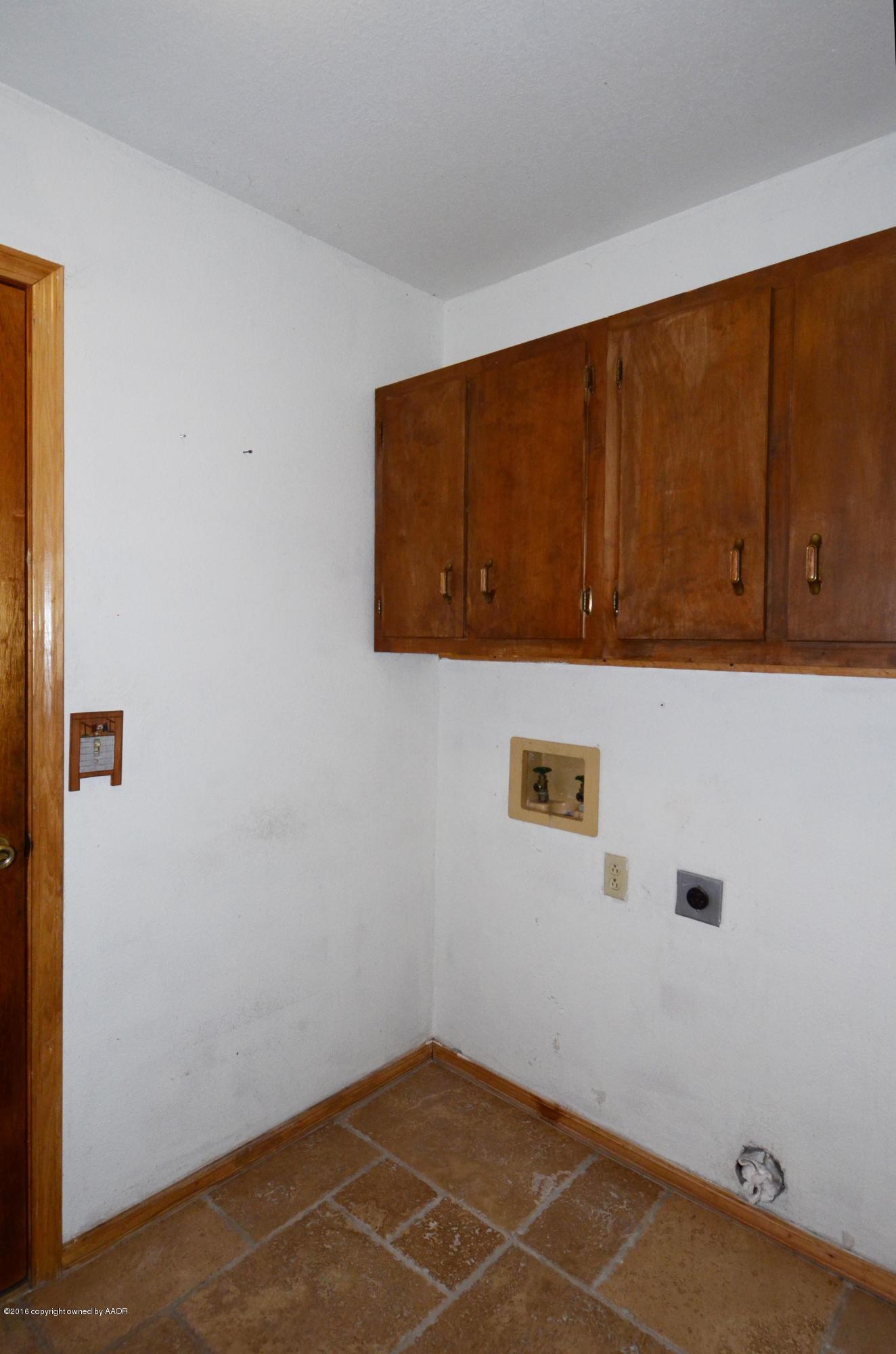 4219 Catalpa Lane Amarillo, TX 79110 - Photo 16 of 27 16 Laundry Room