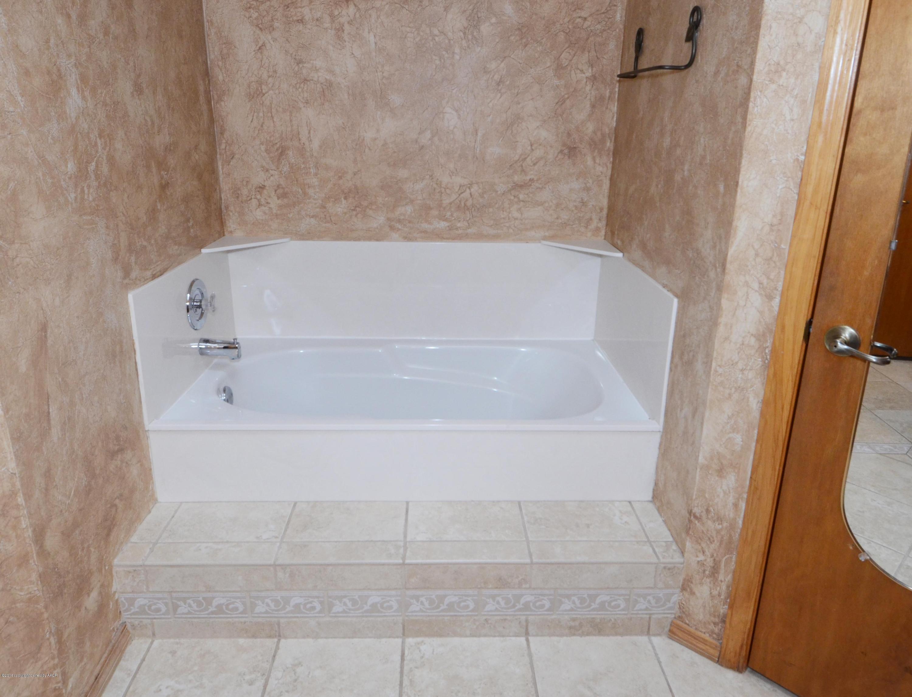 4219 Catalpa Lane Amarillo, TX 79110 - Photo 20 of 27 20 Master Bathroom 2