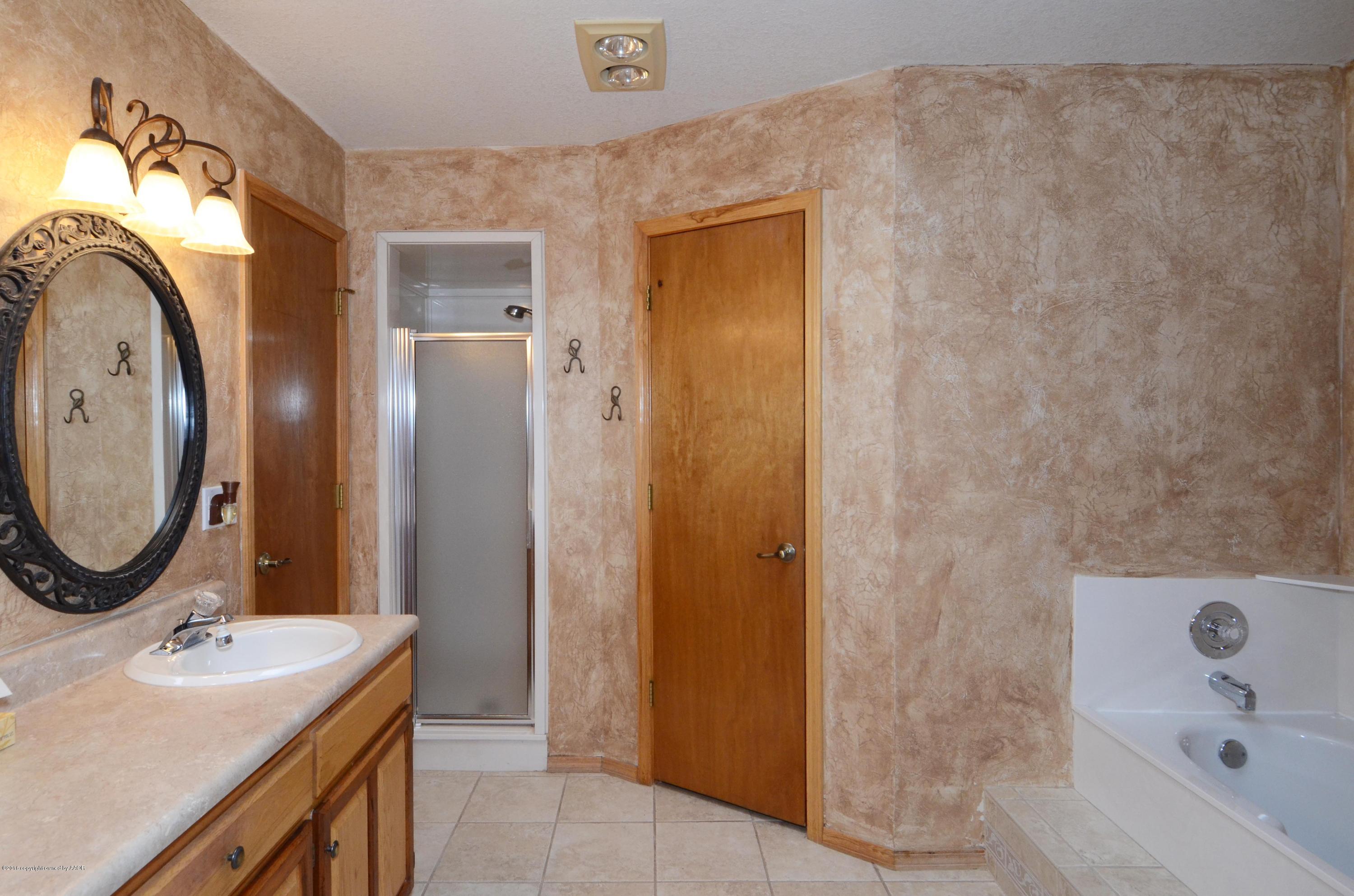 4219 Catalpa Lane Amarillo, TX 79110 - Photo 23 of 27 22 Master Bathroom