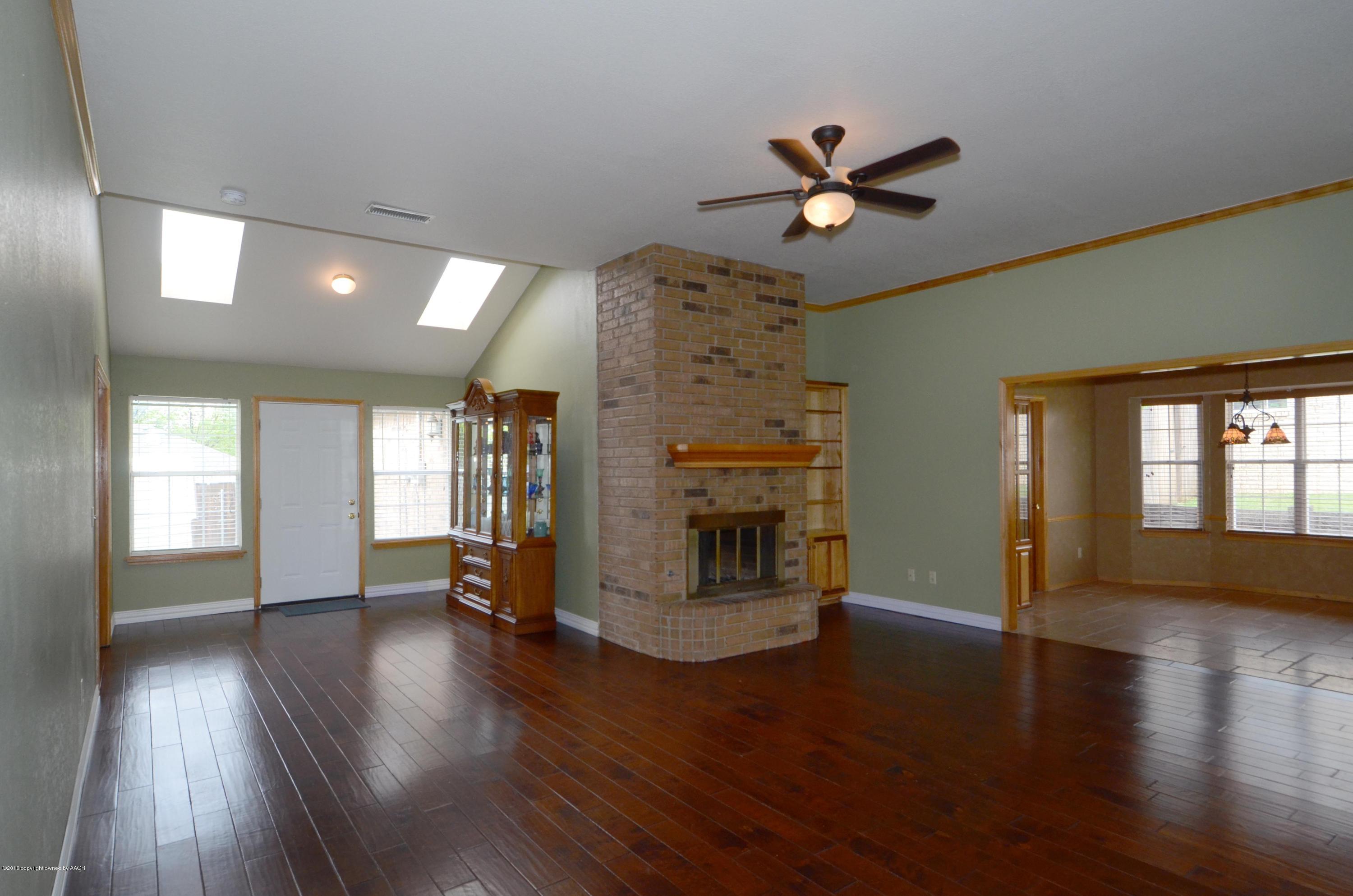 4219 Catalpa Lane Amarillo, TX 79110 - Photo 4 of 27 04 Living Room 3