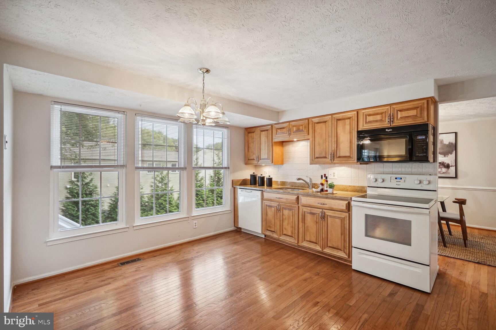 6311 Falling Brook Drive Burke, VA 22015 - Photo 13 of 35 Kitchen