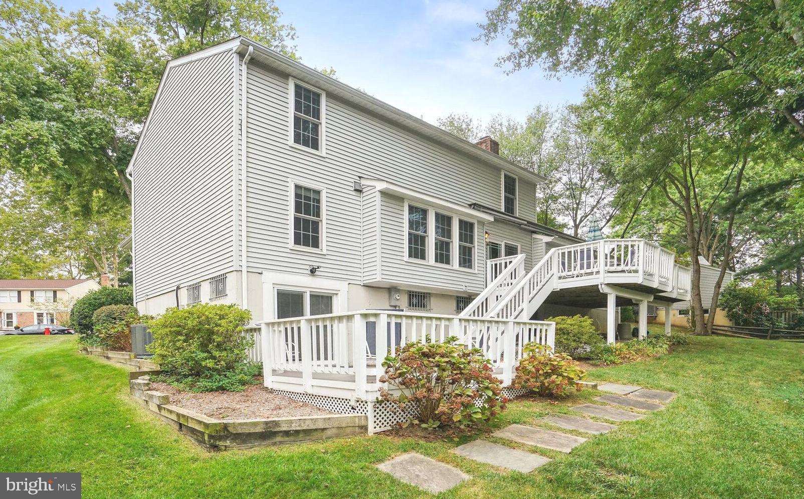 6311 Falling Brook Drive Burke, VA 22015 - Photo 2 of 35 Entertainer's Dream!