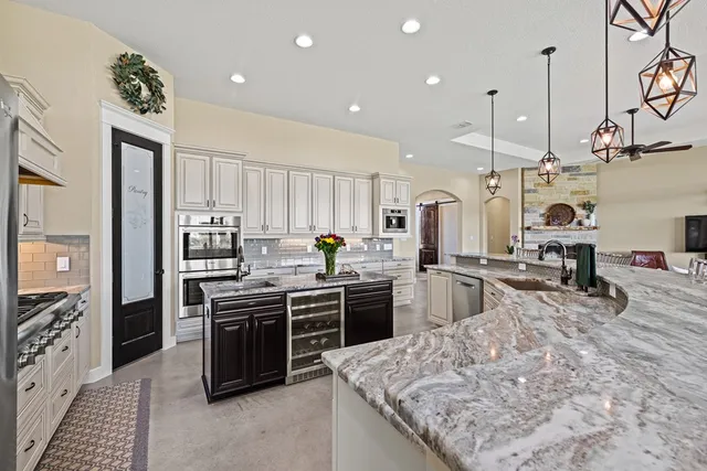 $2,195,000 | 273 Admiral Heights Boulevard, Fredericksburg, TX 78624