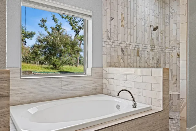 $2,195,000 | 273 Admiral Heights Boulevard, Fredericksburg, TX 78624