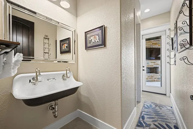 $2,195,000 | 273 Admiral Heights Boulevard, Fredericksburg, TX 78624