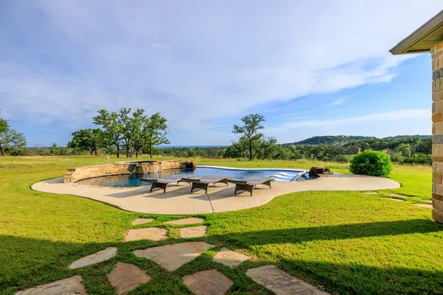$2,195,000 | 273 Admiral Heights Boulevard, Fredericksburg, TX 78624