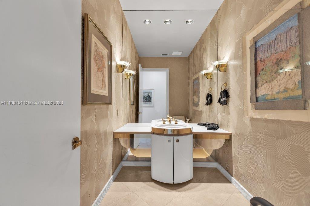 7236 Queenferry Circle Boca Raton, FL 33496 - Photo 20 of 31 a view of a bathroom with a sink and mirror