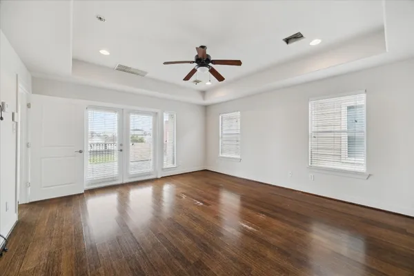 $3,000 | 3041 Clinton Drive, Houston, TX 77020
