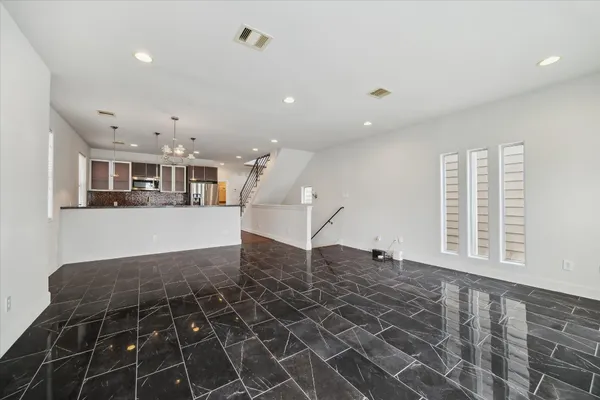 $3,000 | 3041 Clinton Drive, Houston, TX 77020