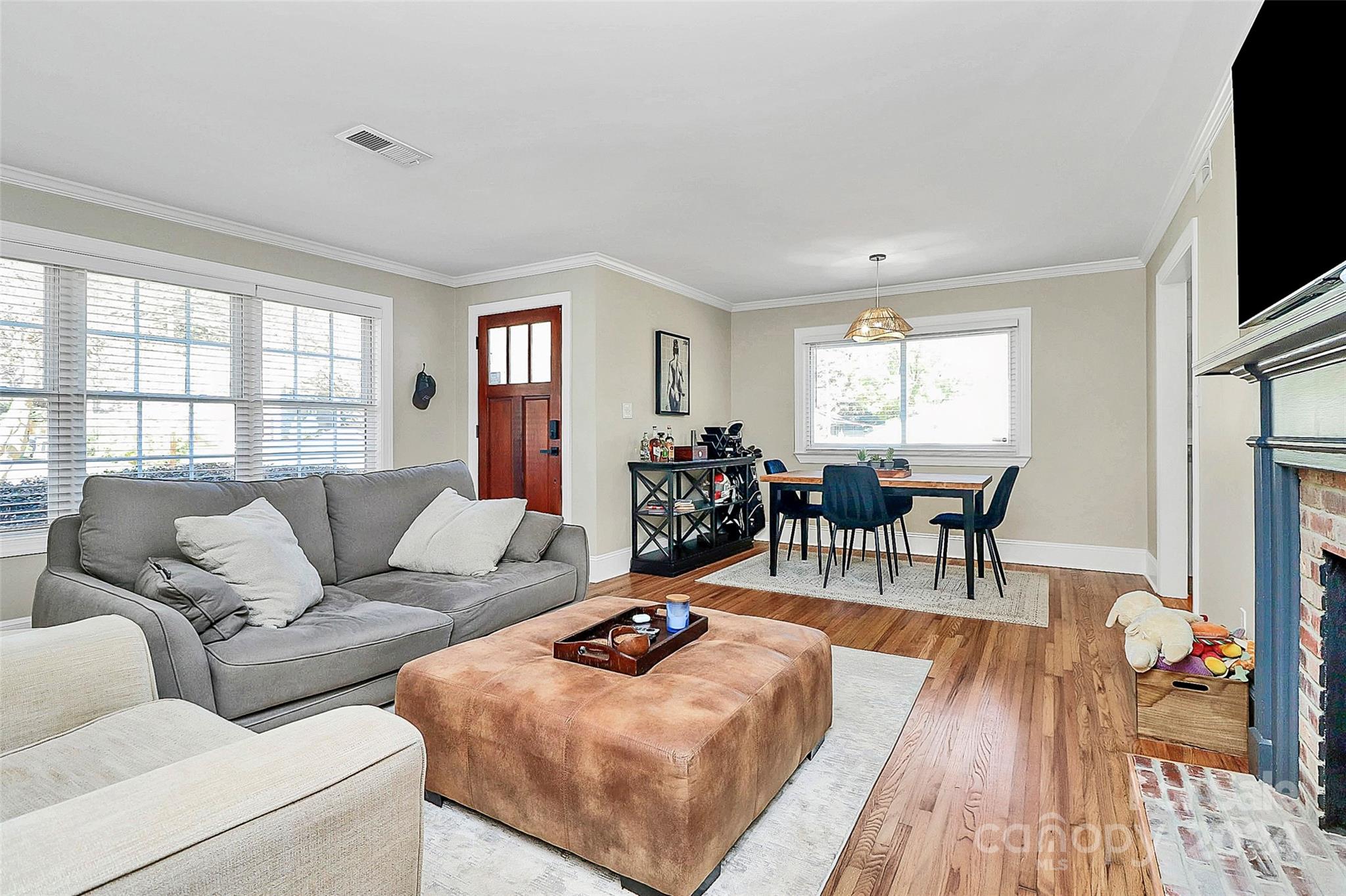 4605 General Pershing Drive Charlotte, NC 28209 - Photo 6 of 35 a living room with furniture and a flat screen tv
