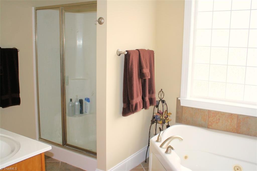 2185 Rossmore Road Clemmons, NC 27012 - Photo 18 of 30 Master Bathroom