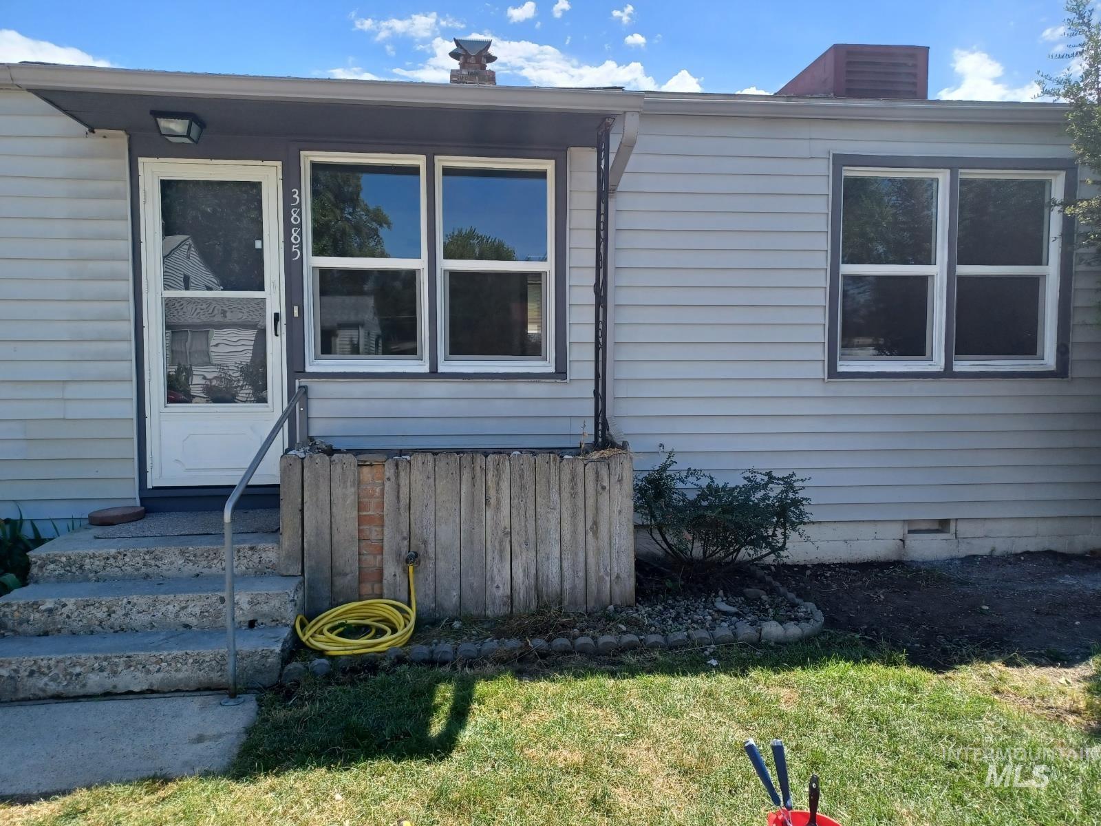 3885 Pershing Drive Boise, ID 83705 - Photo 2 of 14