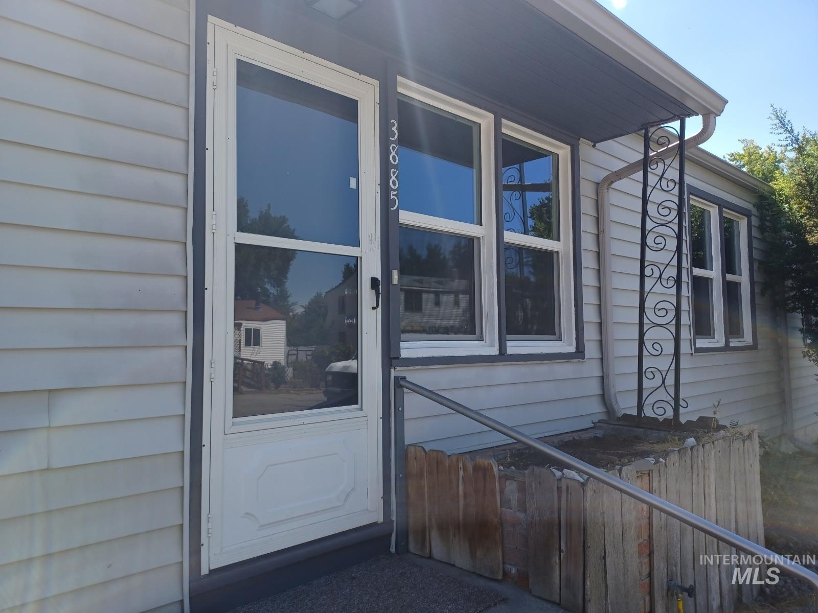 3885 Pershing Drive Boise, ID 83705 - Photo 3 of 14