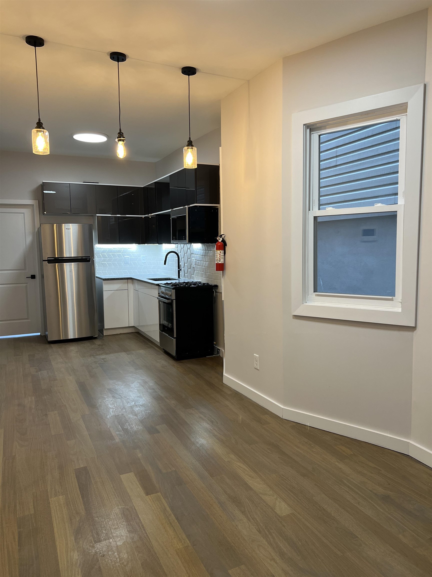 107 Magazine Street, Unit 2R Newark, NJ 07105 - Photo 30 of 40