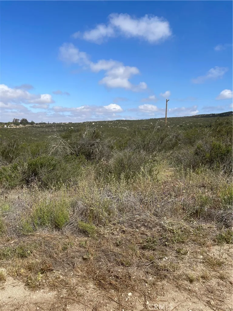 47 Sable Hemet, CA 92544 - Photo 6 of 11 a view of a city and green space