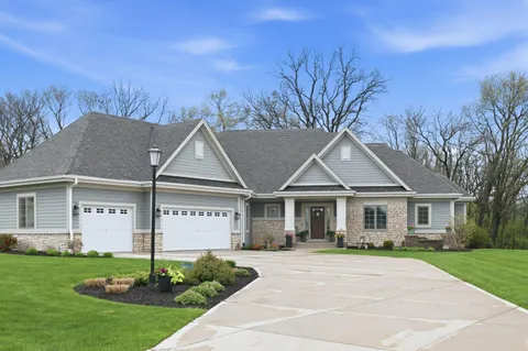 $1,300,000 | 236 Four Winds Court, Hartland, WI 53029