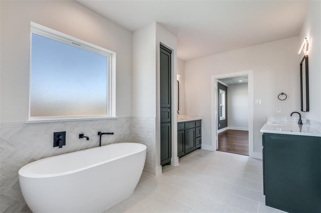820 Evergreen Way Nevada, TX 75173 - Photo 16 of 37 a white bath tub sitting in a bathroom