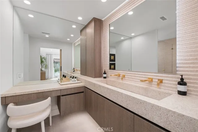 $2,599,000 | 358 Vista Madera, Newport Beach, CA 92660