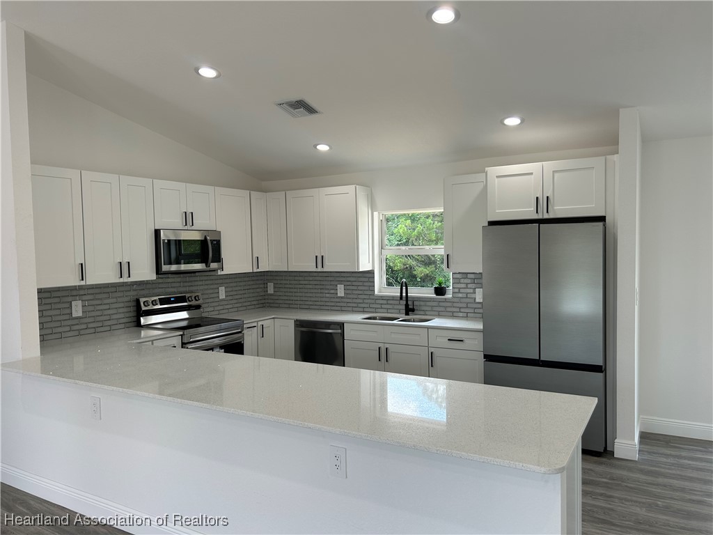 136 Lincoln Road Northwest Lake Placid, FL 33852 - Photo 14 of 31