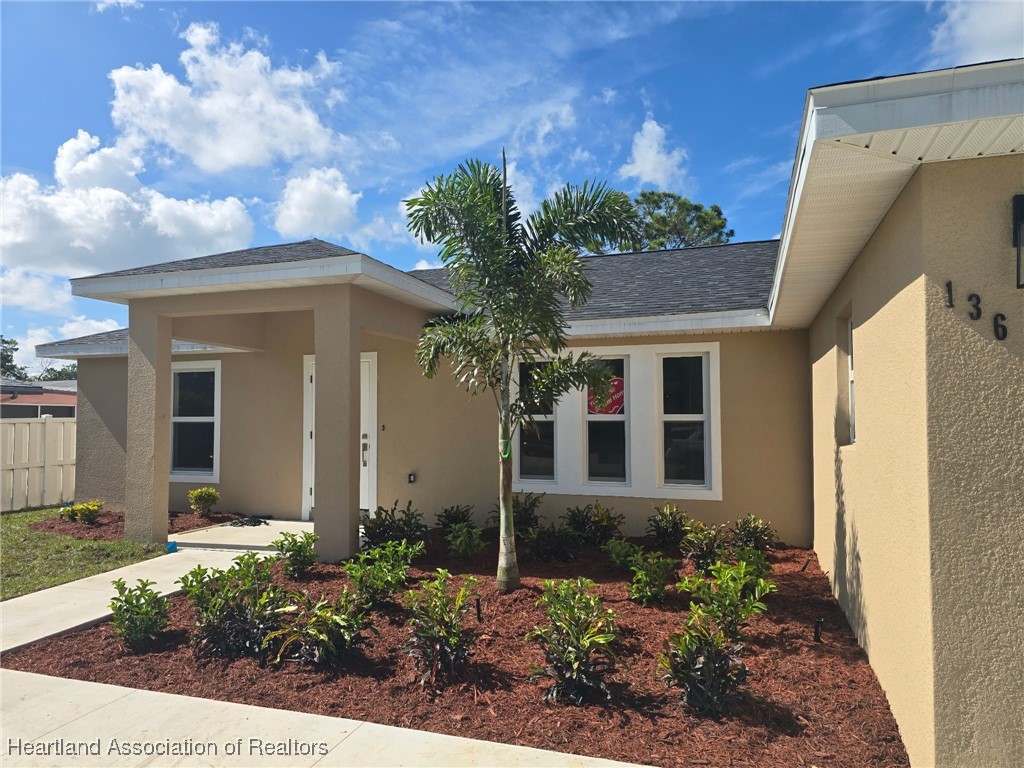 136 Lincoln Road Northwest Lake Placid, FL 33852 - Photo 5 of 31 Front elevation
