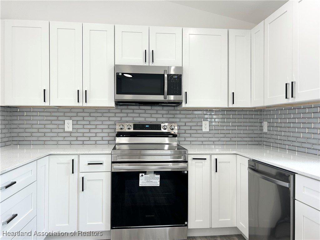 136 Lincoln Road Northwest Lake Placid, FL 33852 - Photo 9 of 31 Wood cabinets with lazy Susan