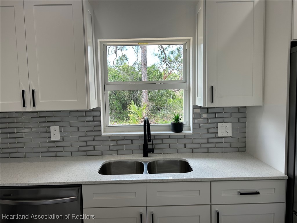 136 Lincoln Road Northwest Lake Placid, FL 33852 - Photo 10 of 31