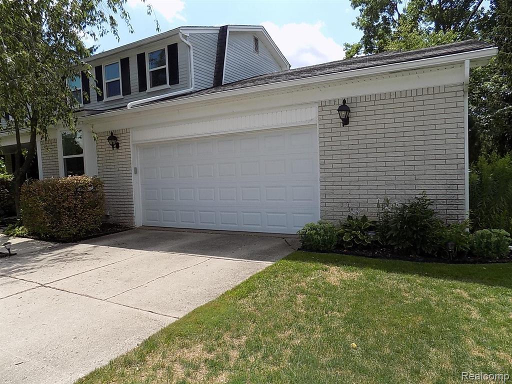 710 Abbey Court Rochester Hills, MI 48307 - Photo 4 of 46