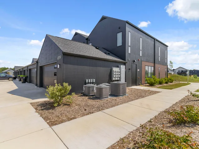 $494,900 | 4199 East Hemlock Drive, Unit 108, Oak Creek, WI 53154