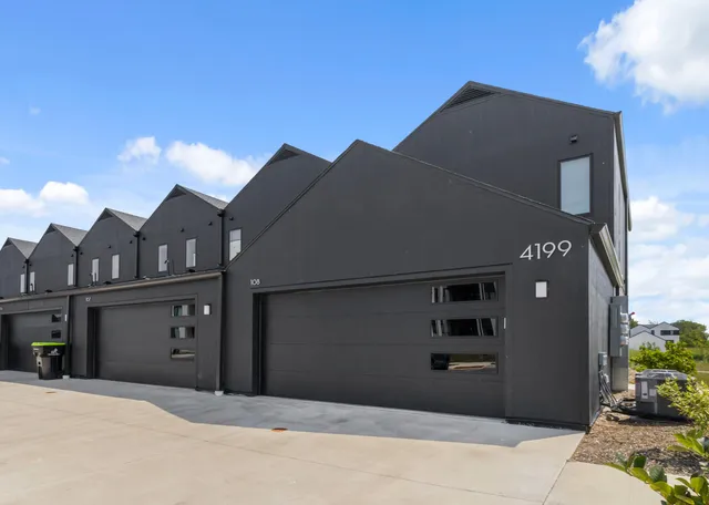 $494,900 | 4199 East Hemlock Drive, Unit 108, Oak Creek, WI 53154