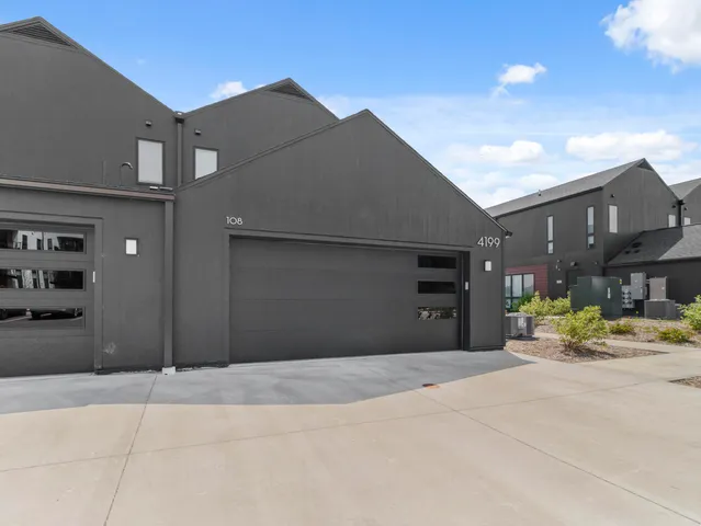 $494,900 | 4199 East Hemlock Drive, Unit 108, Oak Creek, WI 53154