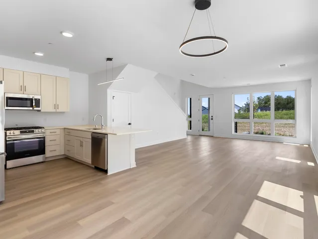 $494,900 | 4199 East Hemlock Drive, Unit 108, Oak Creek, WI 53154