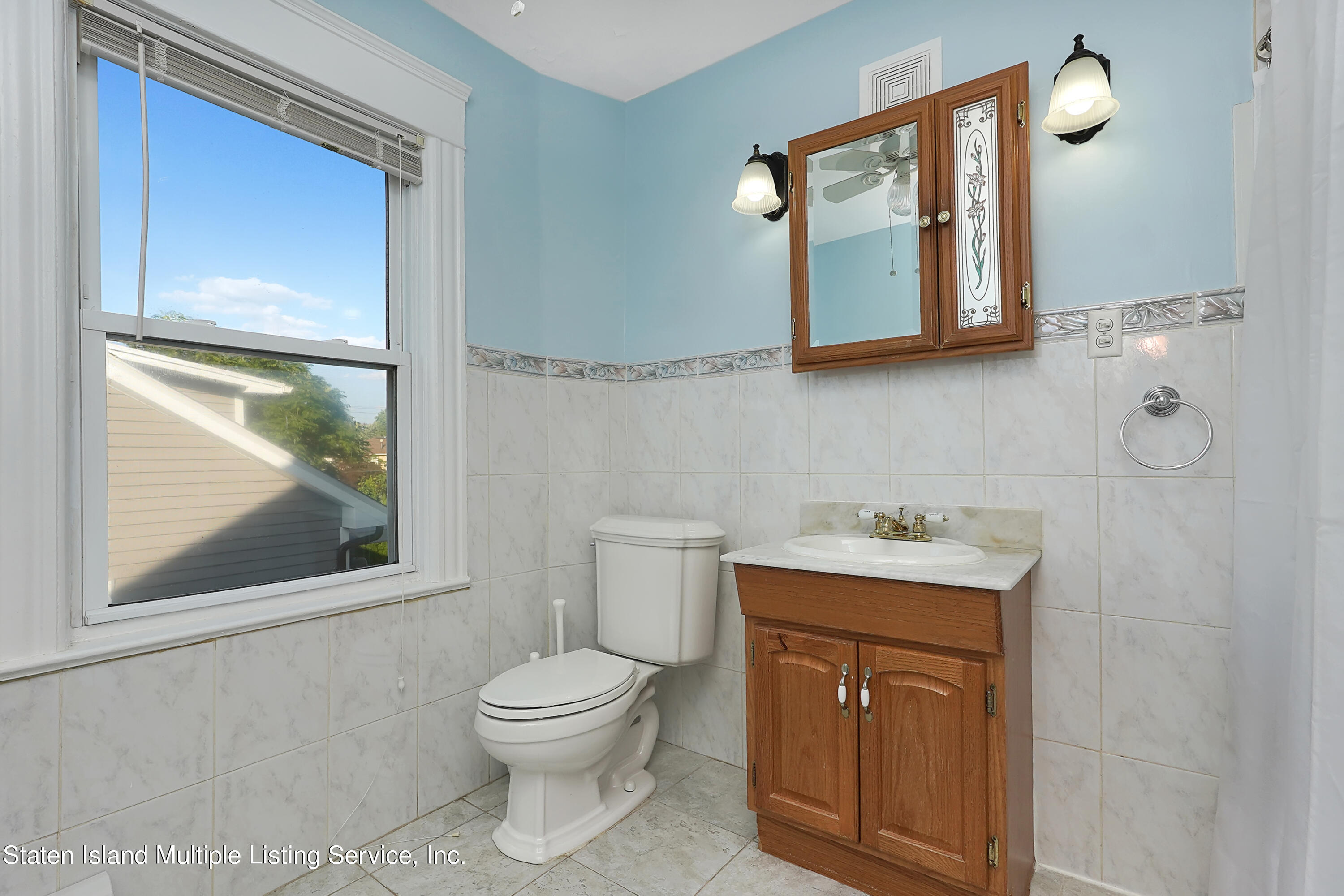 3744 Amboy Road Staten Island, NY 10308 - Photo 20 of 25 Bathroom