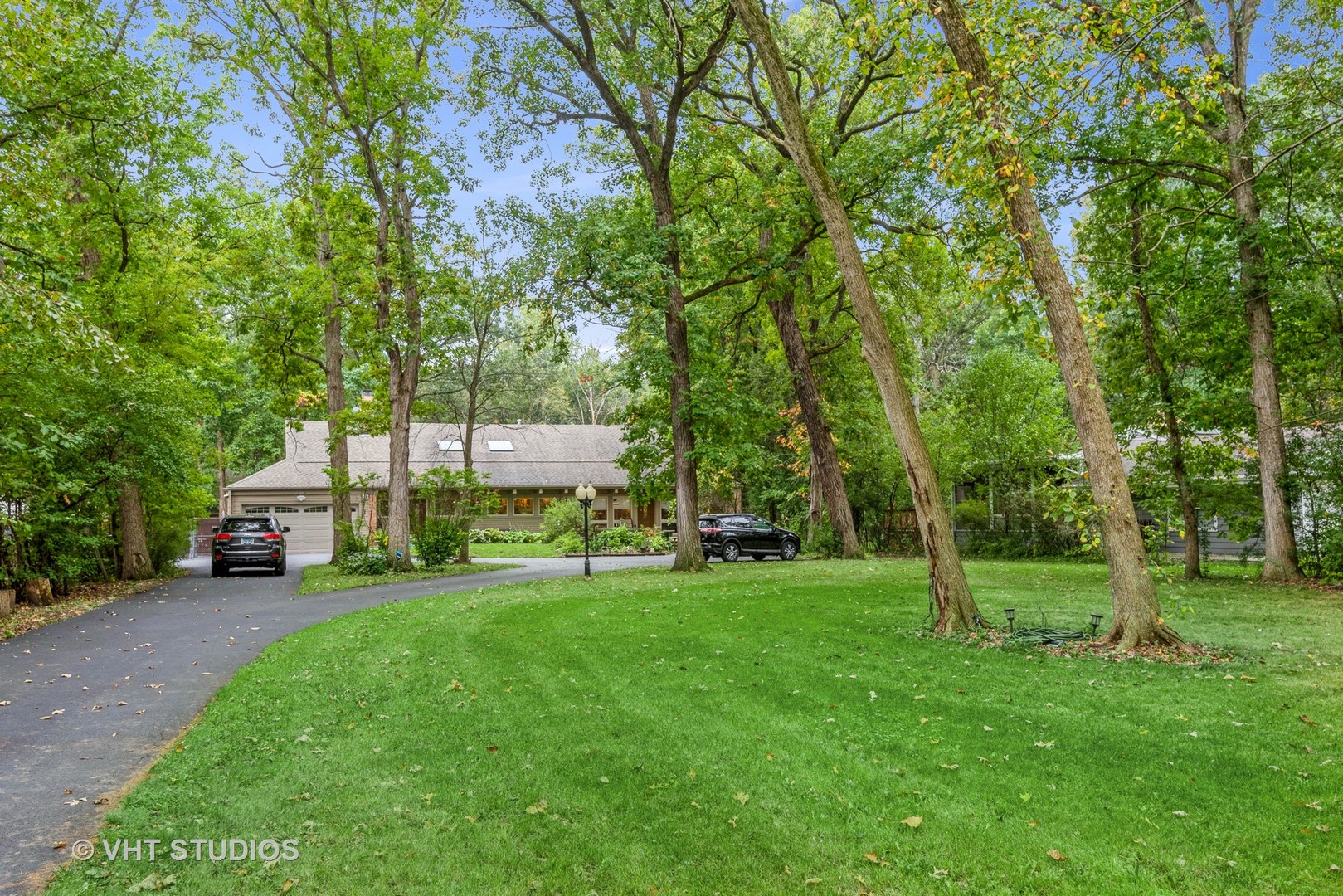 4685 Forest View Drive Northbrook, IL 60062 - Photo 2 of 34
