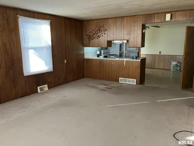 $28,000 | 265 West Maple Street, Roseville, IL 61473