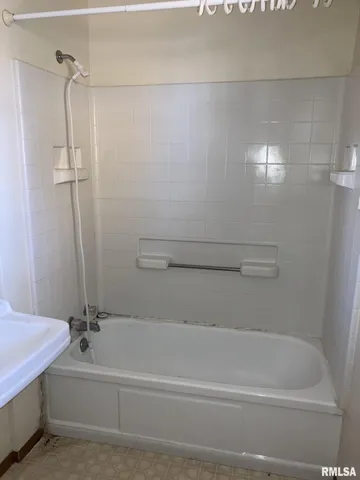 $28,000 | 265 West Maple Street, Roseville, IL 61473