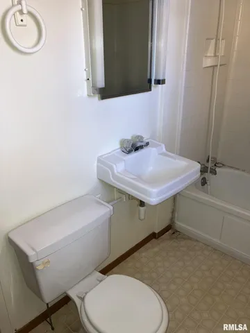 $28,000 | 265 West Maple Street, Roseville, IL 61473