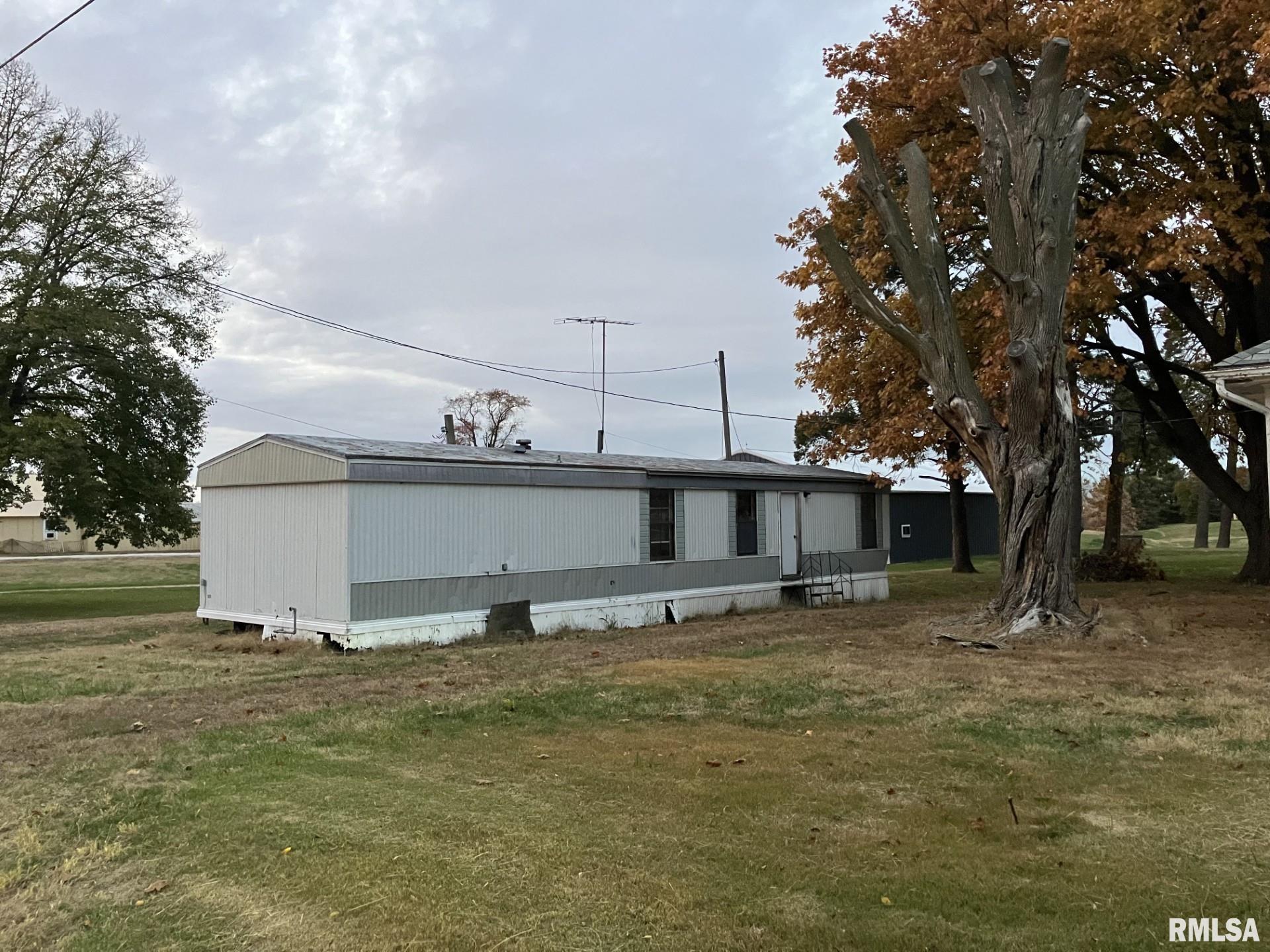 265 West Maple Street Roseville, IL 61473 - Photo 2 of 24