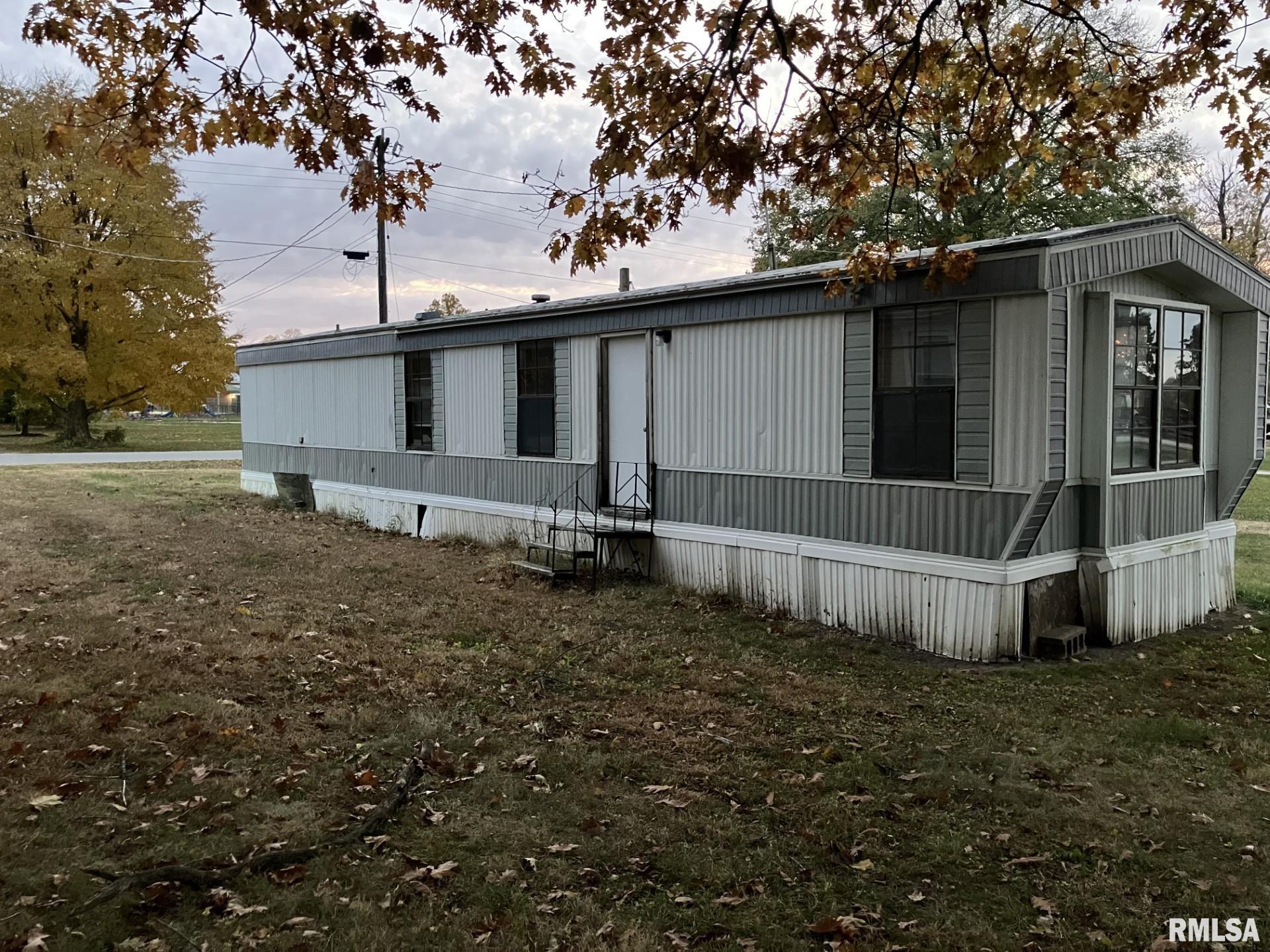 265 West Maple Street Roseville, IL 61473 - Photo 3 of 24