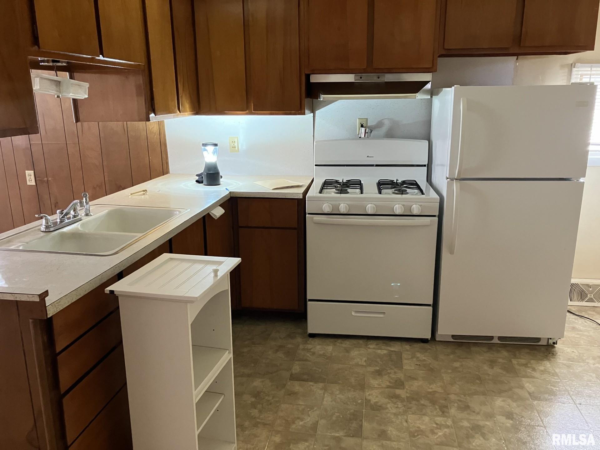 265 West Maple Street Roseville, IL 61473 - Photo 8 of 24