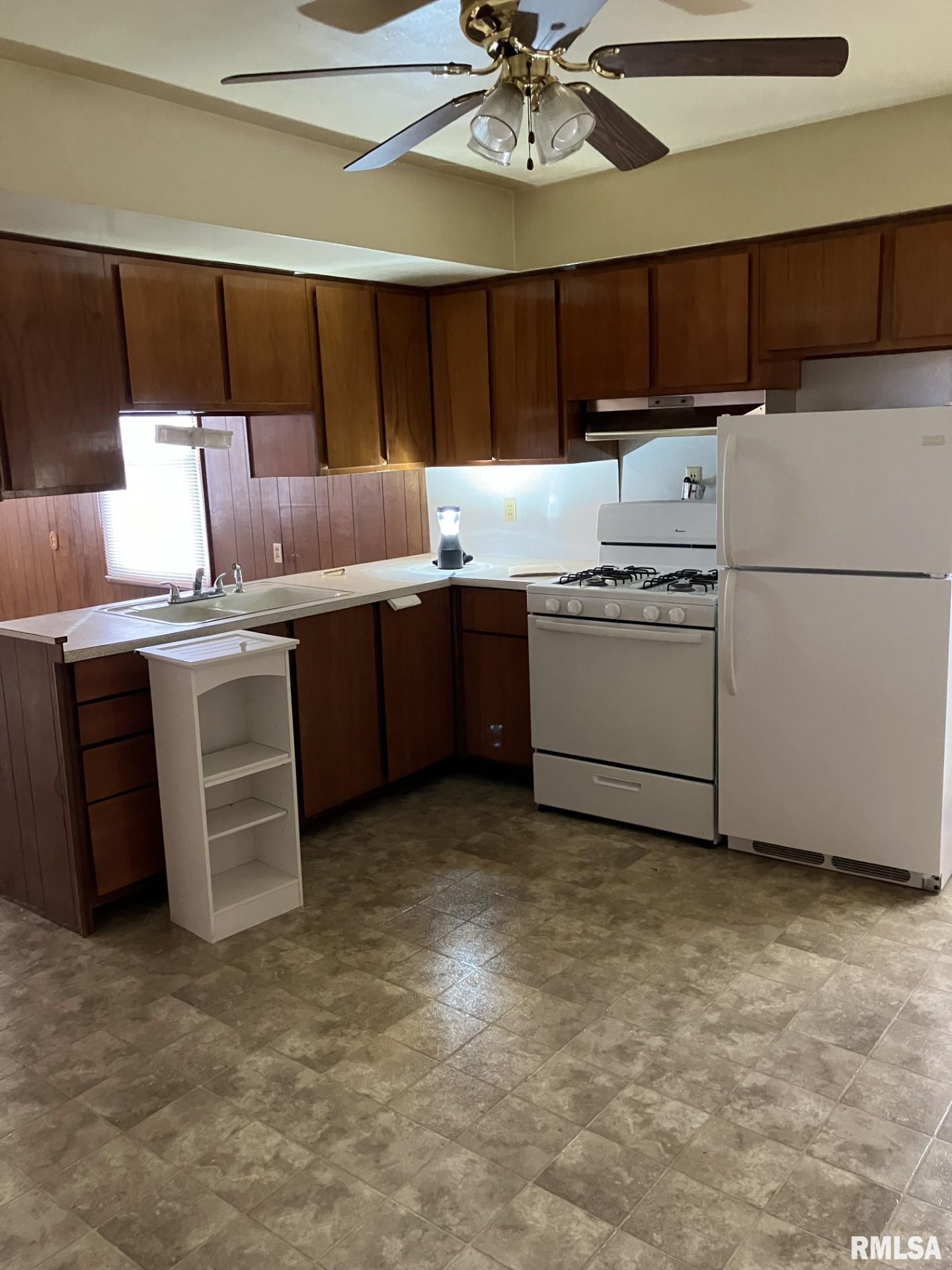 265 West Maple Street Roseville, IL 61473 - Photo 9 of 24