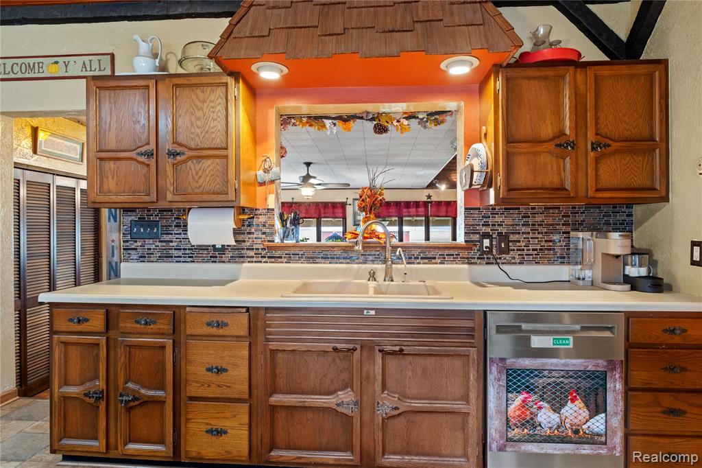 2428 Hubbard Road Monroe, MI 48161 - Photo 11 of 62