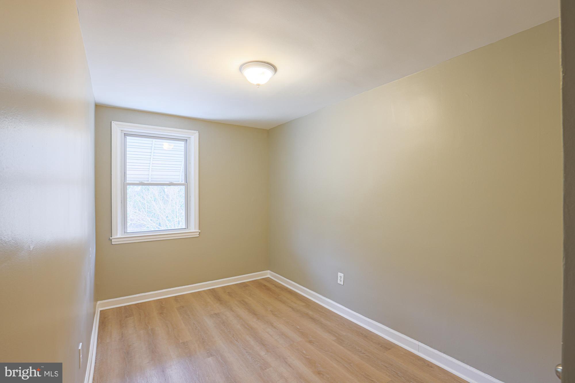 2454 Terra Firma Road Baltimore, MD 21225 - Photo 23 of 44 an empty room with a window