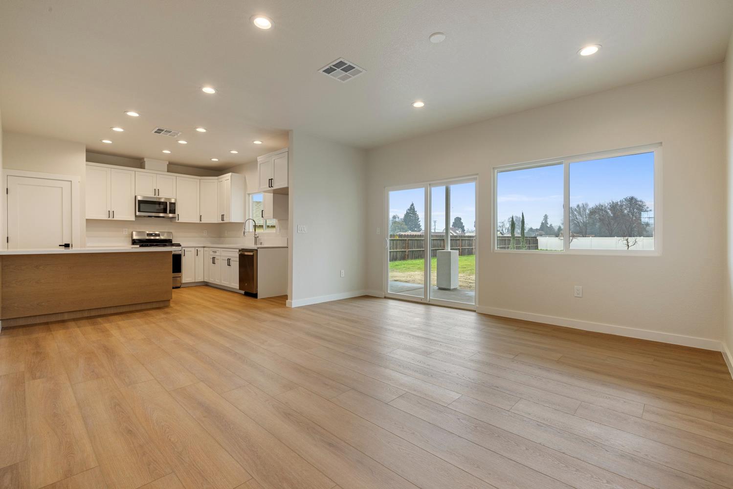 4449 East Zeering Road Denair, CA 95316 - Photo 7 of 44