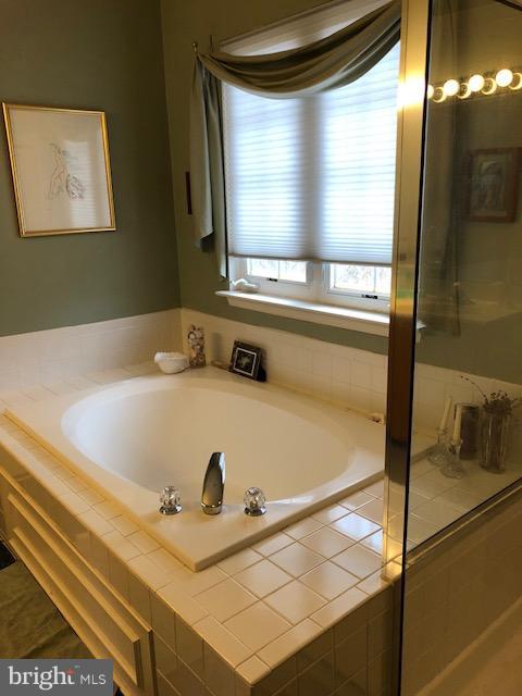 18016 Red Rocks Drive Germantown, MD 20874 - Photo 17 of 27 Bath (Master)