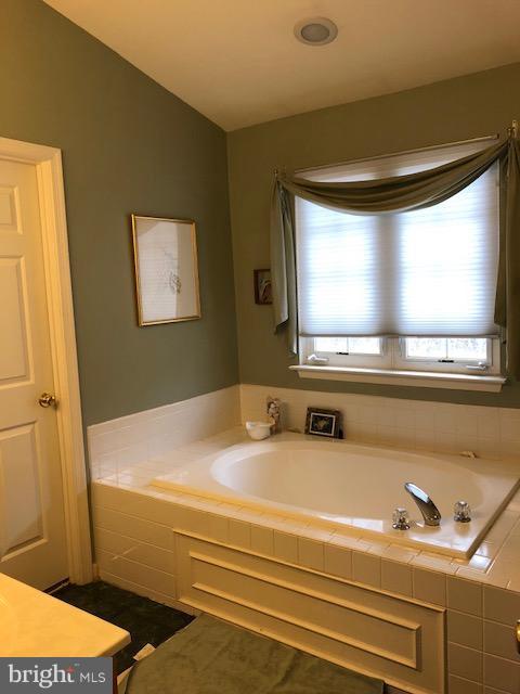18016 Red Rocks Drive Germantown, MD 20874 - Photo 18 of 27 Bath (Master)