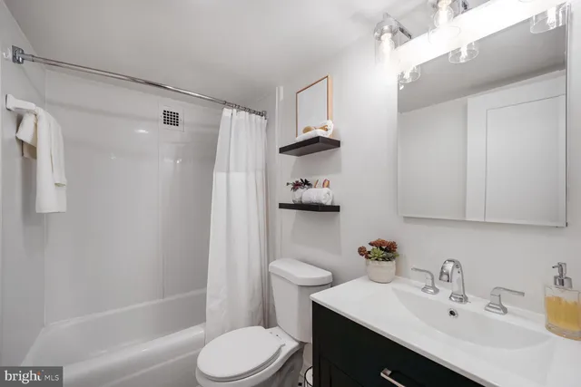 $339,999 | 700 7th Street Southwest, Unit 113, Washington, DC 20024