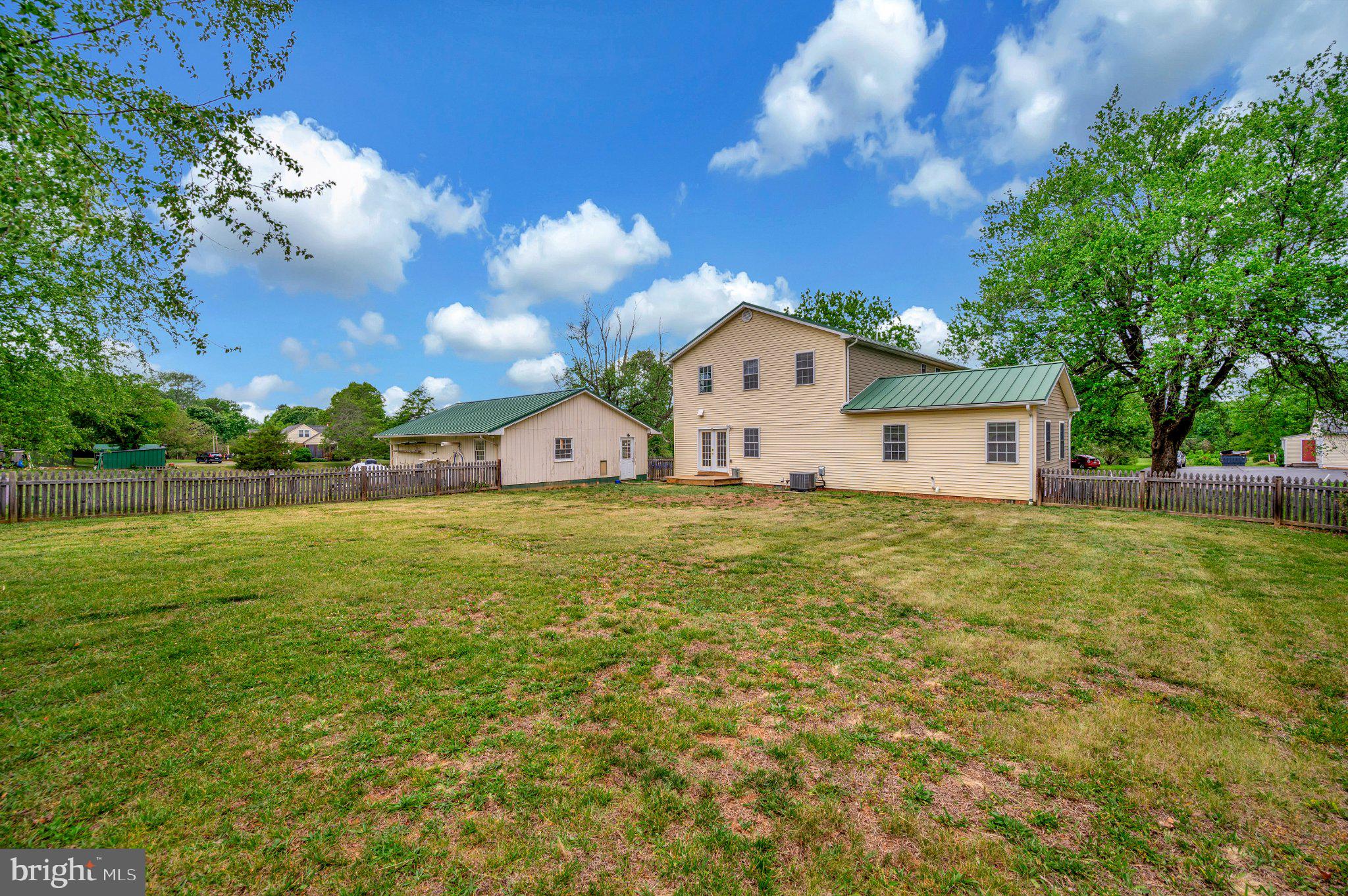 23202 Village Road Unionville, VA 22567 - Photo 55 of 58 a front view of a house with garden
