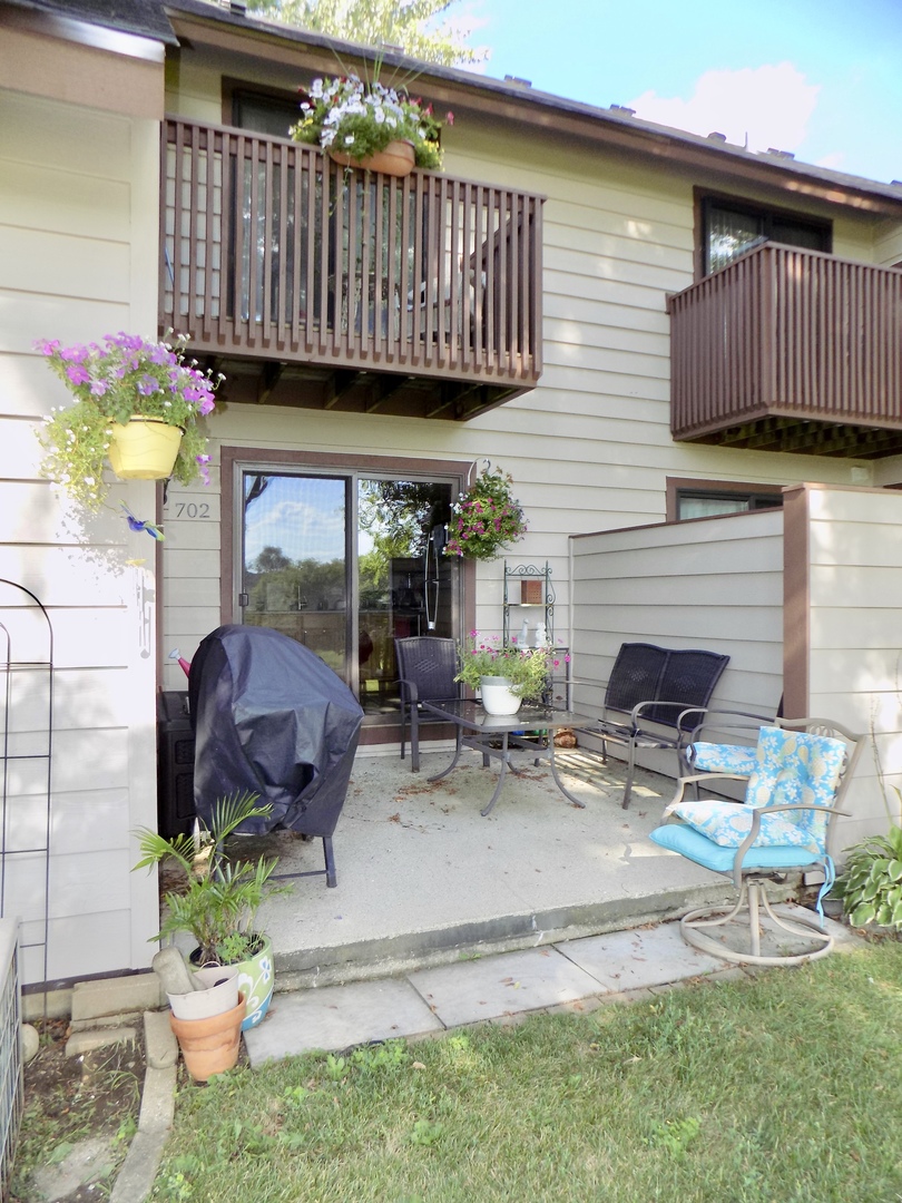 702 Chandler Road Gurnee, IL 60031 - Photo 16 of 26 a view of backyard with outdoor seating and a potted plant