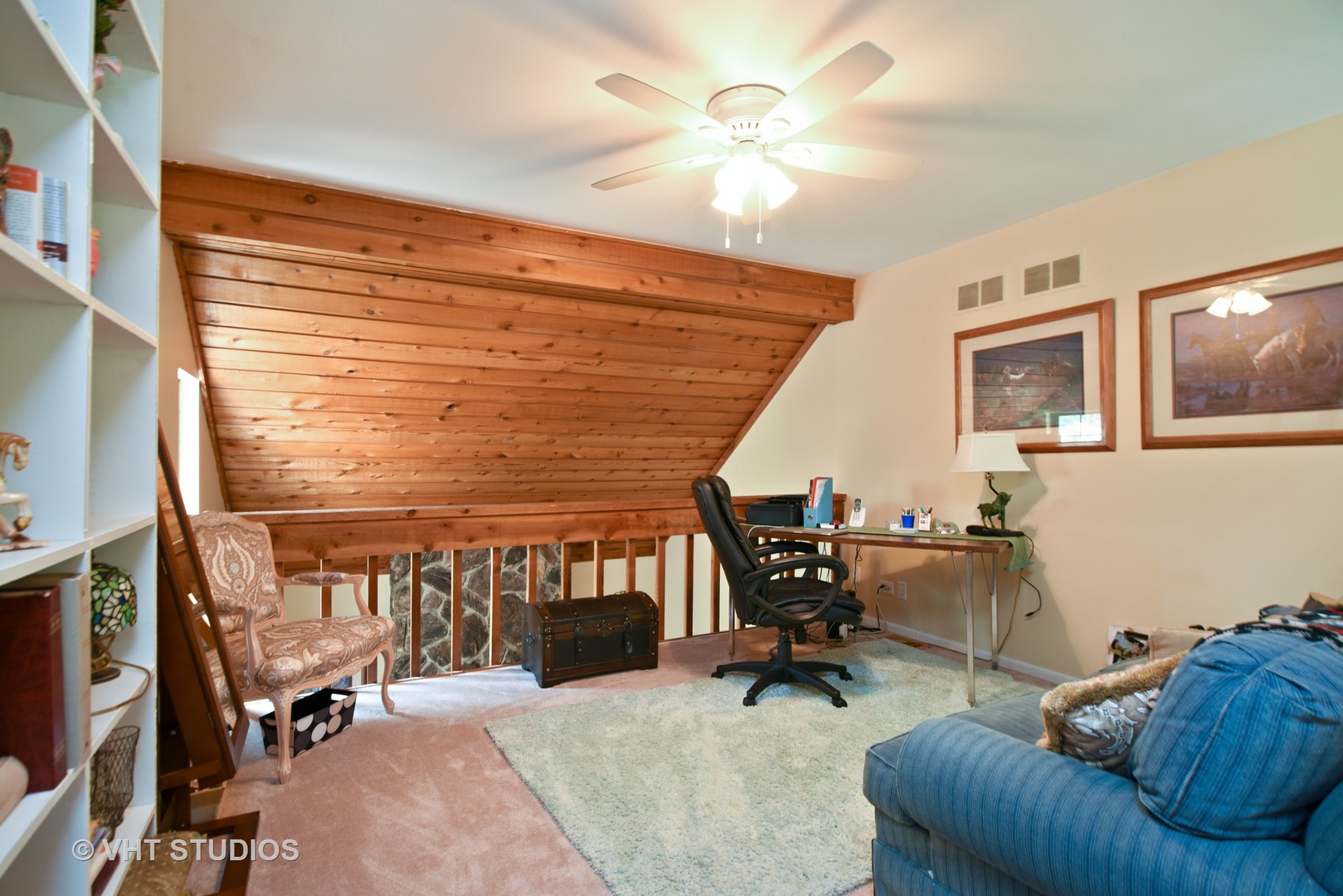 702 Chandler Road Gurnee, IL 60031 - Photo 7 of 26 a living room with furniture