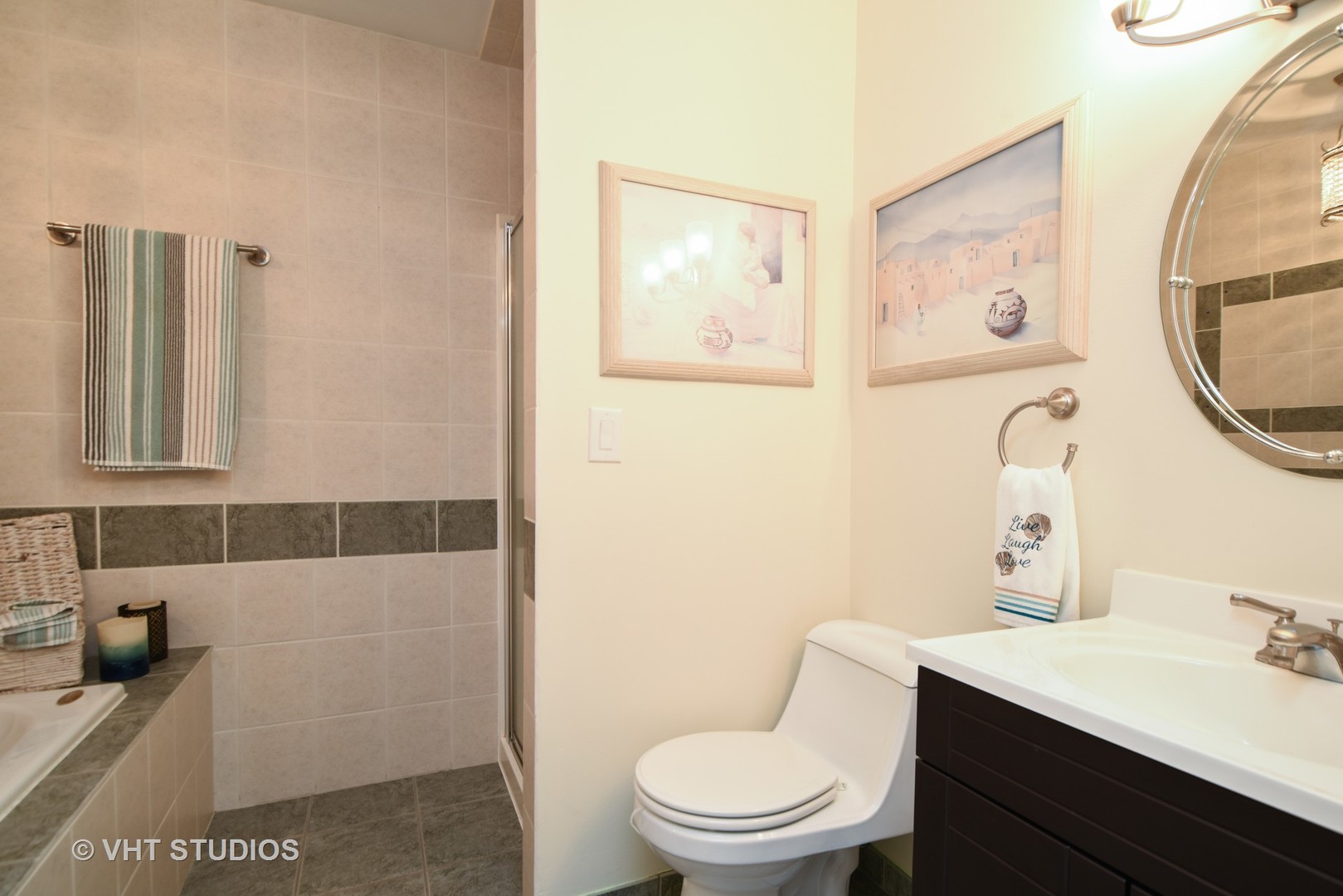 702 Chandler Road Gurnee, IL 60031 - Photo 10 of 26 a bathroom with a toilet a sink and mirror